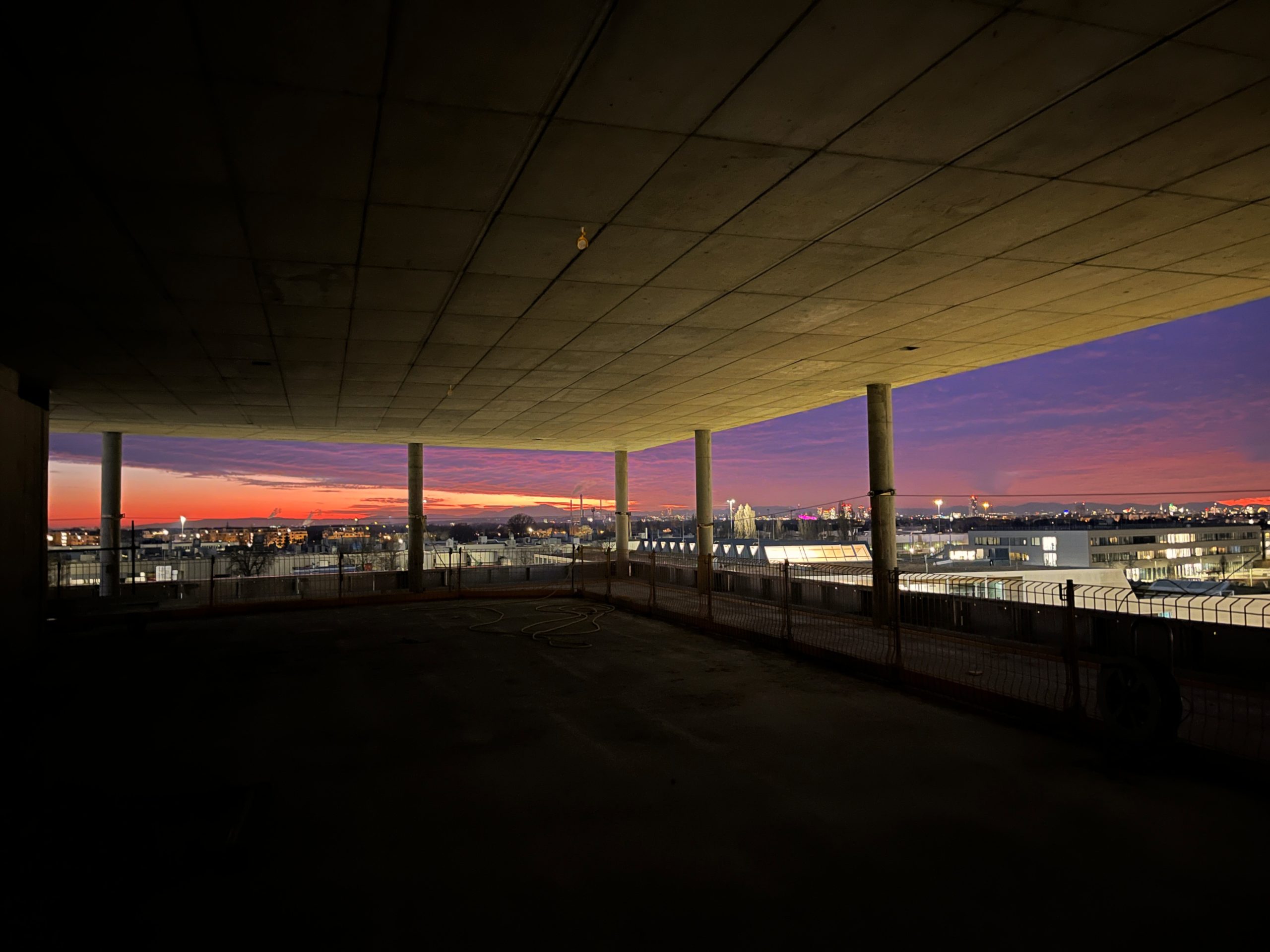 sonnenuntergang von der baustelle